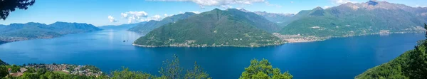 Maggiore Gölü Alpler Geniş Açılı Görüntüsü — Stok fotoğraf