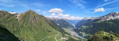 İsviçre 'deki Gotthardpass' tan geniş bir manzara.
