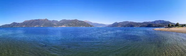 Germignaga Dan Maggiore Gölü Nün Geniş Manzarası — Stok fotoğraf