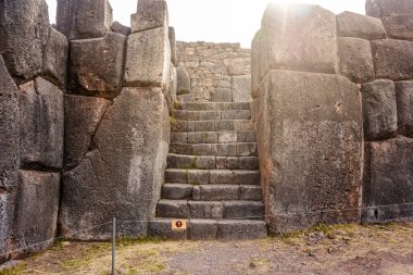Fortaleza Inca de Sacsayhuaman, Estructura de roca. Cusco.