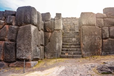Fortaleza Inca de Sacsayhuaman, de piedra bağışlandı. Cusco, Peru.