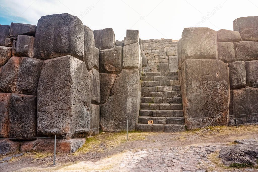 Fortaleza Inca de Sacsayhuaman, pared de piedra. Cusco, Peru.