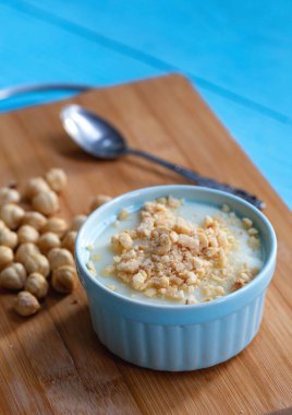 Fındıklı ev yapımı krema, Türk muhallebi.