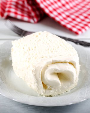 Türk kahvaltısı / Kaymak için pıhtılaştırılmış krema (tereyağı kremi) 