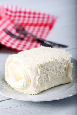 Türk kahvaltısı / Kaymak için pıhtılaştırılmış krema (tereyağı kremi) 