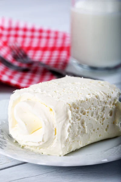 土耳其早餐 Kaymak和一杯牛奶用的凝乳 奶油奶油 — 图库照片