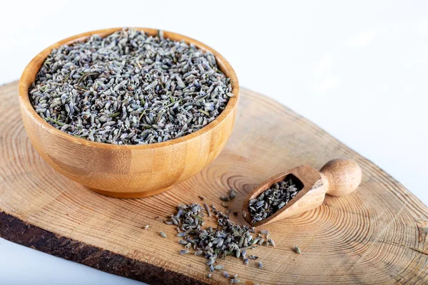 Fiori Lavanda Essiccati Ciotola Legno Sfondo Bianco — Foto Stock