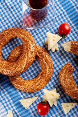 Türk simidi (simit, gevrek) ve çay