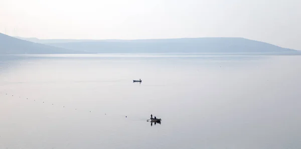 Неизвестные Рыбаки Рыбачат Озере Пейзаж Озера Бафа Айдн Турция — стоковое фото