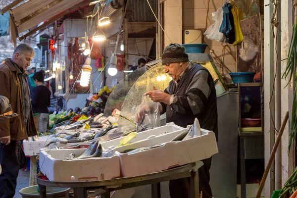 Izmir Turquia 2019 Pessoas Fazem Compras Visitam Histórica Havra Street — Fotografia de Stock