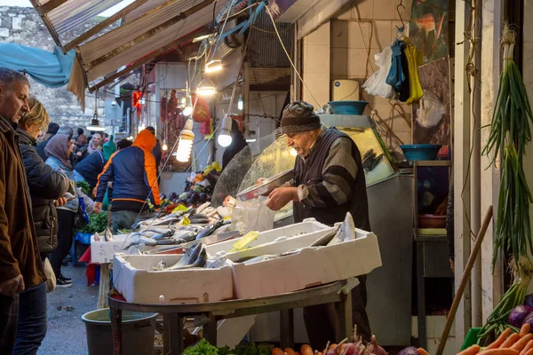 Izmir Turkije 2019 Mensen Winkelen Bezoeken Historische Havra Straat Izmir — Stockfoto
