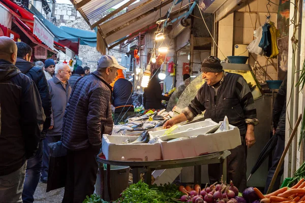 Izmir Turquia 2019 Pessoas Fazem Compras Visitam Histórica Havra Street — Fotografia de Stock