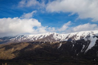 Karlı dağ manzaraları, Bozdağ, İzmir, Türkiye. Kış manzarası.