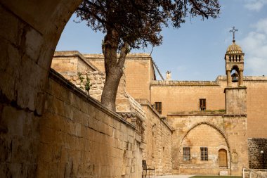  Mardin 'deki Mor Behnam (Kirklar) kilisesi.