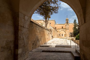  Mardin 'deki Mor Behnam (Kirklar) kilisesi.