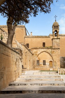  Mardin 'deki Mor Behnam (Kirklar) kilisesi.
