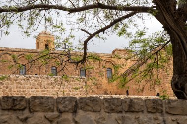 Türkiye 'nin Mardin kentindeki Deyrulzafaran Manastırı. Türkiye 'nin Mardin kentindeki Suriye Ortodoks Manastırı.