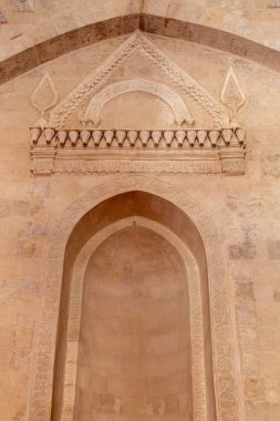  Mardin 'deki Ulu Camii (Ulu Camisi). Cami duvarından ayrıntı.