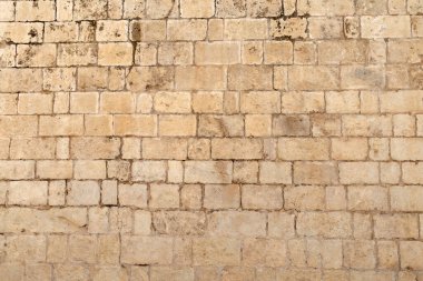 Türkiye 'nin Mardin kentinin sokaklarından eski taş duvar