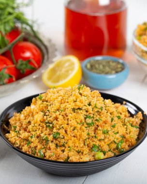 Geleneksel Türk yemek bulgur salatası