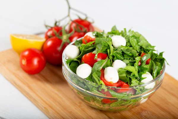 Schaal Van Postelein Salade Met Mozzarella Kaas — Stockfoto