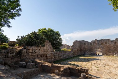 Türkiye 'nin Antalya ilinin Cirali köyündeki antik Olimpos kentinin kalıntıları