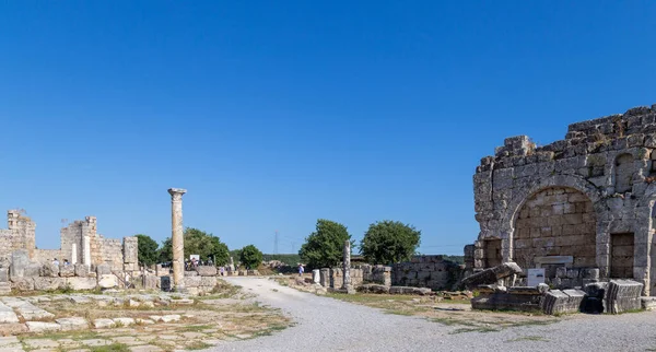 土耳其安塔利亚 2019年7月6日 土耳其安塔利亚省的Perge古城 国内外游客参观古城 — 图库照片