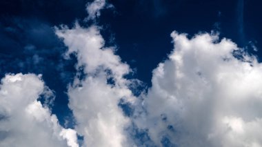 Bulutlu güzel gökyüzü