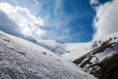 Karlı Kış Dağları Manzaraları, Bozdağ, İzmir, Türkiye. Kış manzarası. 