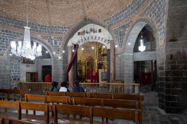 Diyarbakır / Türkiye - 05 / 03 / 2019: Diyarbakır, Türkiye 'deki Bakire Meryem Ortodoks Kilisesi. Kilisenin iç manzarası..