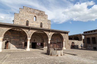  Diyarbakır, Türkiye 'deki Bakire Meryem Ortodoks Kilisesi manzarası.  