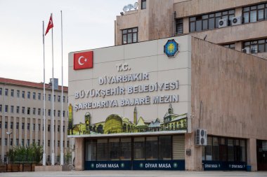Diyarbakır / Türkiye - 05 / 01 / 2019: Diyarbakır Büyükşehir Belediyesi. Diyarbakır, Türkiye.
