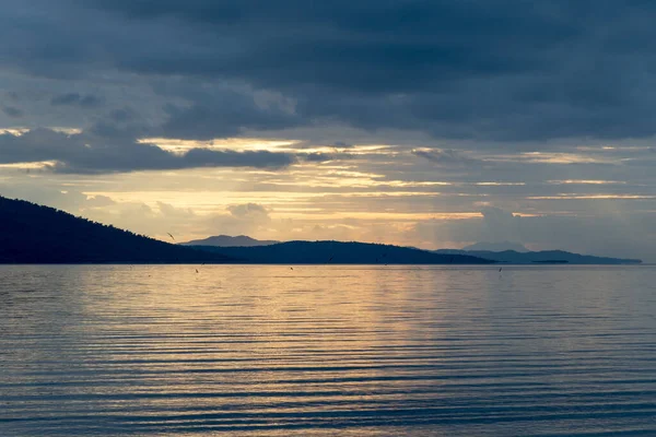 Belo Pôr Sol Sobre Lago — Fotografia de Stock