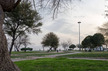 Kıyı parkı Karsiyaka İzmir, Türkiye.