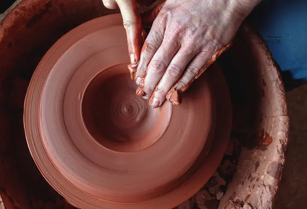 Manos Alfarero Creando Una Arcilla Cerámica —  Fotos de Stock