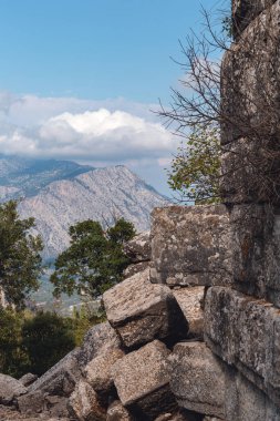 Antalya / Türkiye: 09 / 21 / 2015: Türkiye 'nin Antalya ilinin Taurus Dağları' ndaki Termessos veya Thermessos kentlerindeki antik kalıntılar.