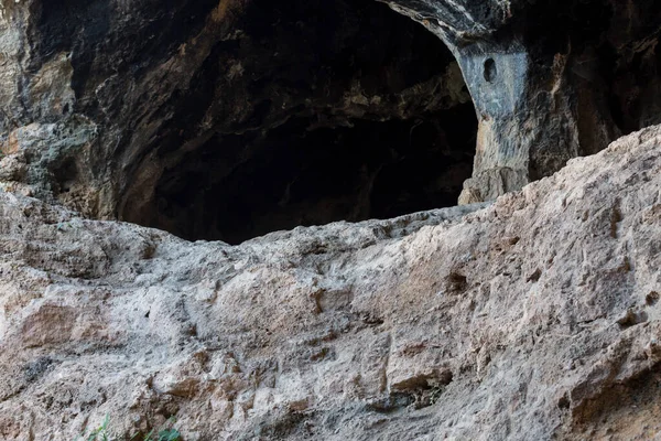 Karain Mağarası, Antalya, Türkiye. Paleolitik arkeolojik alan. Türkiye 'nin Akdeniz bölgesi.