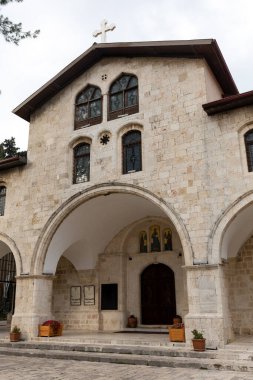 Antakya, Hatay / Türkiye - 04 / 26 / 2018: Antakya, Türkiye 'deki Yunan Ortodoks Kilisesi Binası