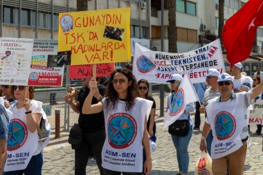 İzmir / Türkiye - 05 / 01 / 2018: İzmir, Türkiye 'den İşçi Bayramı Toplantısı. 
