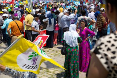Gundogdu Meydanı, Konak, İzmir / Türkiye - 06 / 23 / 2018: İzmir 'de Cumhurbaşkanlığı Seçim Toplantısı (Halklarin Demokratik Partisi, HDP).