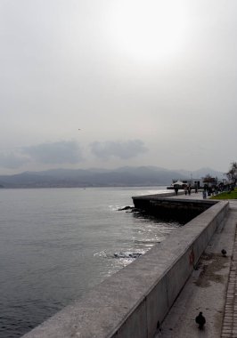 Sabahleyin deniz manzarası.