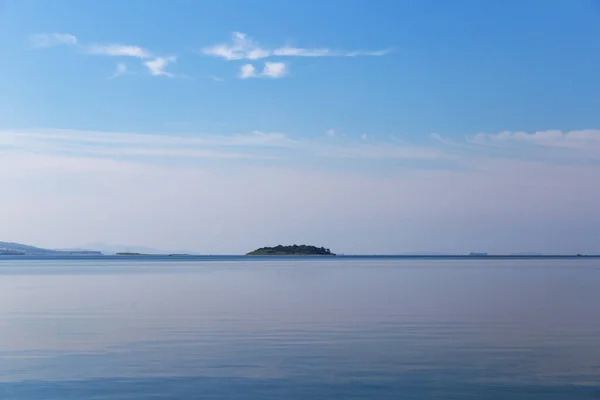 Bela Paisagem Com Lago Fundo — Fotografia de Stock