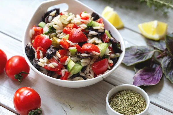 Salada Macarrão Cevada Com Ingredientes — Fotografia de Stock