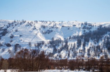 Tren penceresinden karlı manzara, arka plan