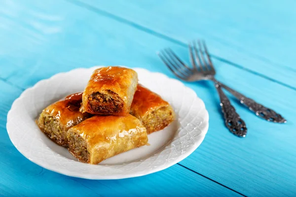 Postre Turco Baklava Con Nogal Sobre Fondo Madera — Foto de Stock