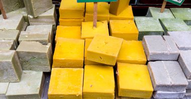 Zeytinyağı ve Daphne sabunları, Kemeralti Çarşısı, İzmir, Türkiye