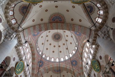 Kilic Ali Paşa Camii, Tophane, Beyoğlu İstanbul, Türkiye 'den iç güvenlik detayları. Bu cami Mimar Sinan tarafından 1560 yılında inşa edilmiştir. Fotoğraf: 29 Ocak 2017