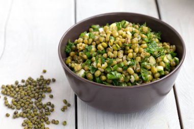 Kavanozda fasulye salatası..