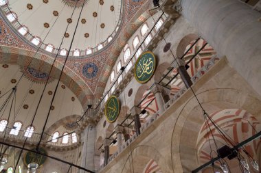 Kilic Ali Paşa Camii, Tophane, Beyoğlu İstanbul, Türkiye 'den iç güvenlik detayları. Bu cami Mimar Sinan tarafından 1560 yılında inşa edilmiştir. Fotoğraf: 29 Ocak 2017