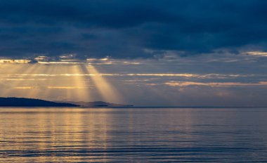 Gün batımı, deniz kenarı, arka plan. Mugla, Türkiye.